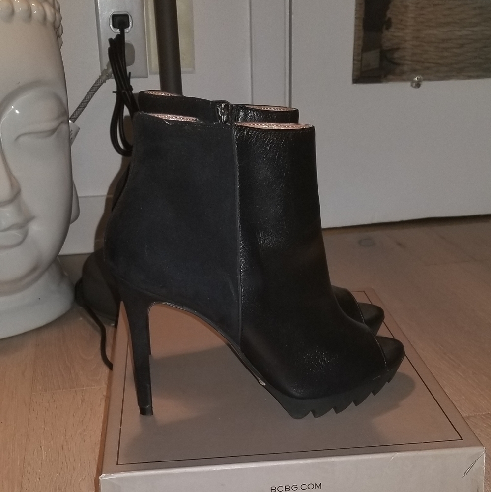 BGBG black leather booties